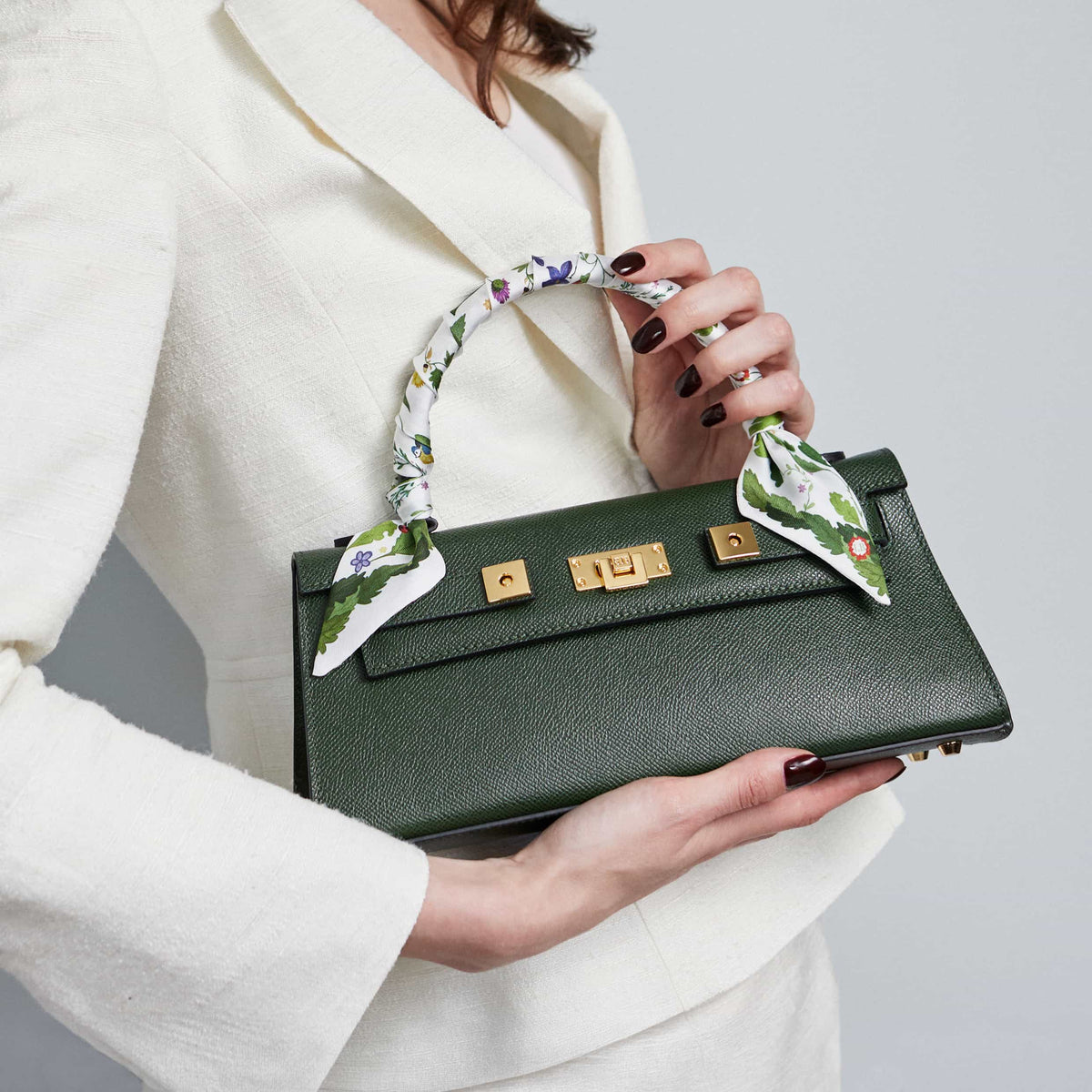What Colour Handbag Goes With Everything? The Ultimate Guide to Versatile Luxury
